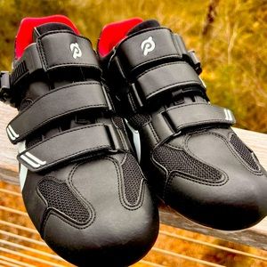 Peloton Size 45 Shoes with clipless attachment - like new!